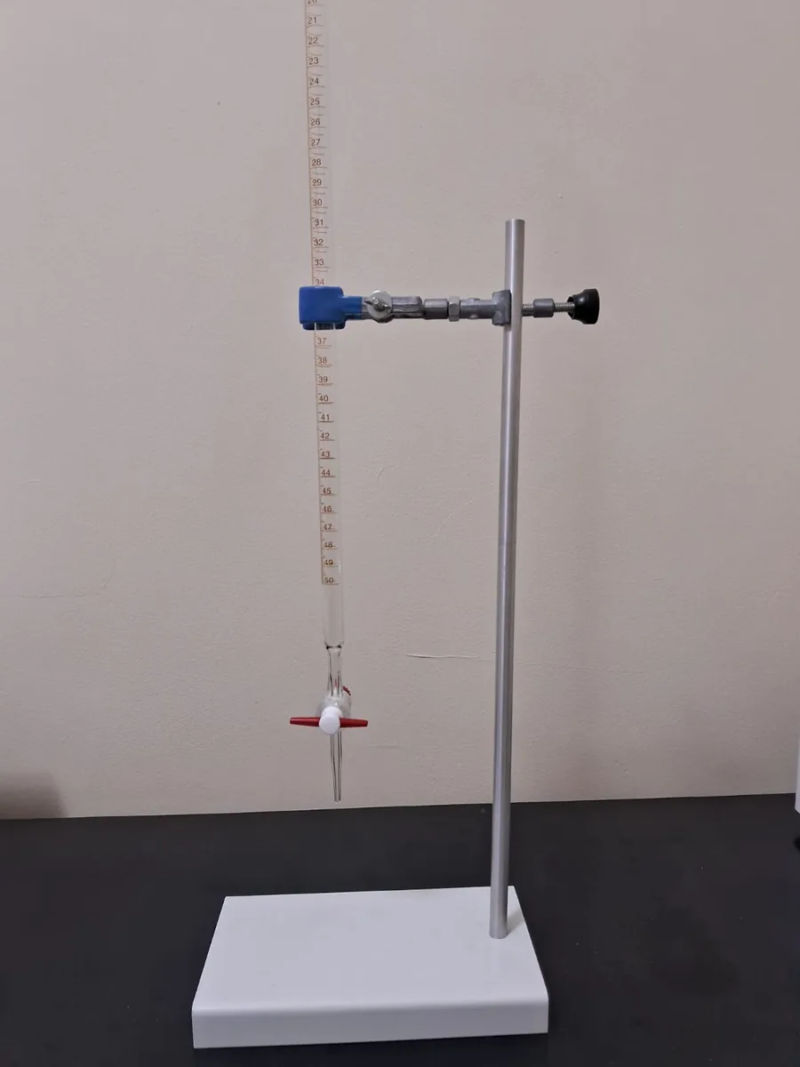 Bureta de laboratório usada na estrutura da Engelab