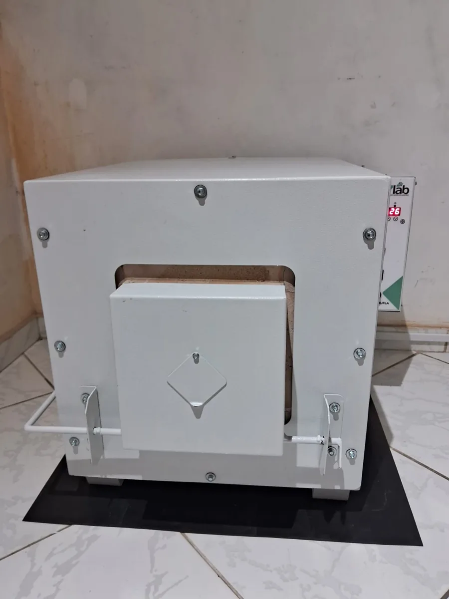 Estufa instalada no laboratório Engelab